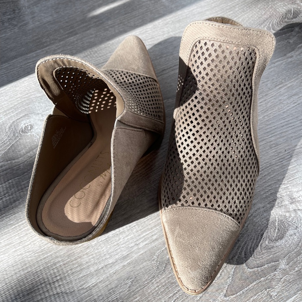 Booties size 8.5 - Picture 2 of 3